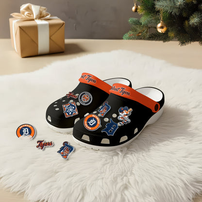 DT Black Clogs 2026 - Charms Gift Set-DTD